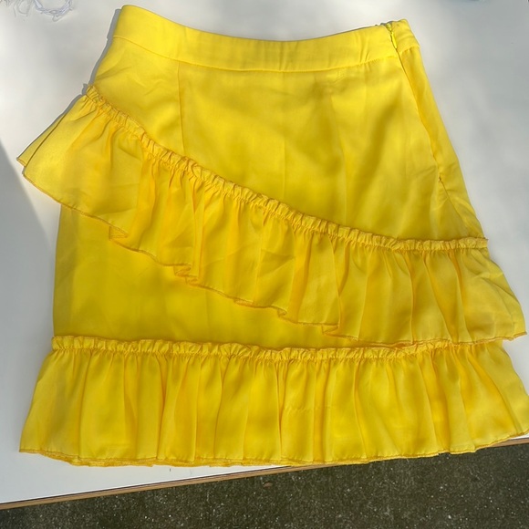 Yellow Skirt Superdown - Picture 1 of 2